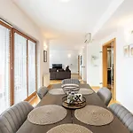Luxury 2bdr In Old Town With Free Parking アパート