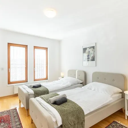 Apartment Luxury 2bdr In Old Town With Free Parking *