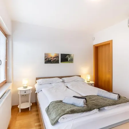 Luxury 2bdr In Old Town With Free Parking Apartamento