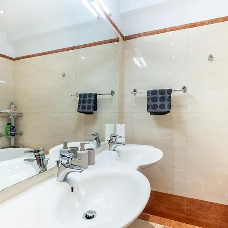 Luxury 2bdr In Old Town With Free Parking