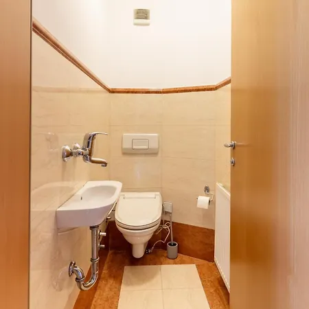 Luxury 2bdr In Old Town With Free Parking