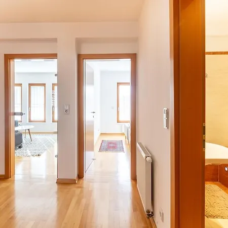 Luxury 2bdr In Old Town With Free Parking